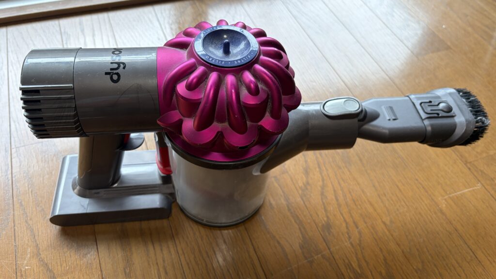 一時、すべての努力を無に帰そうとした我が家のダイソン先輩
パソコン掃除は苦手だったみたいです笑