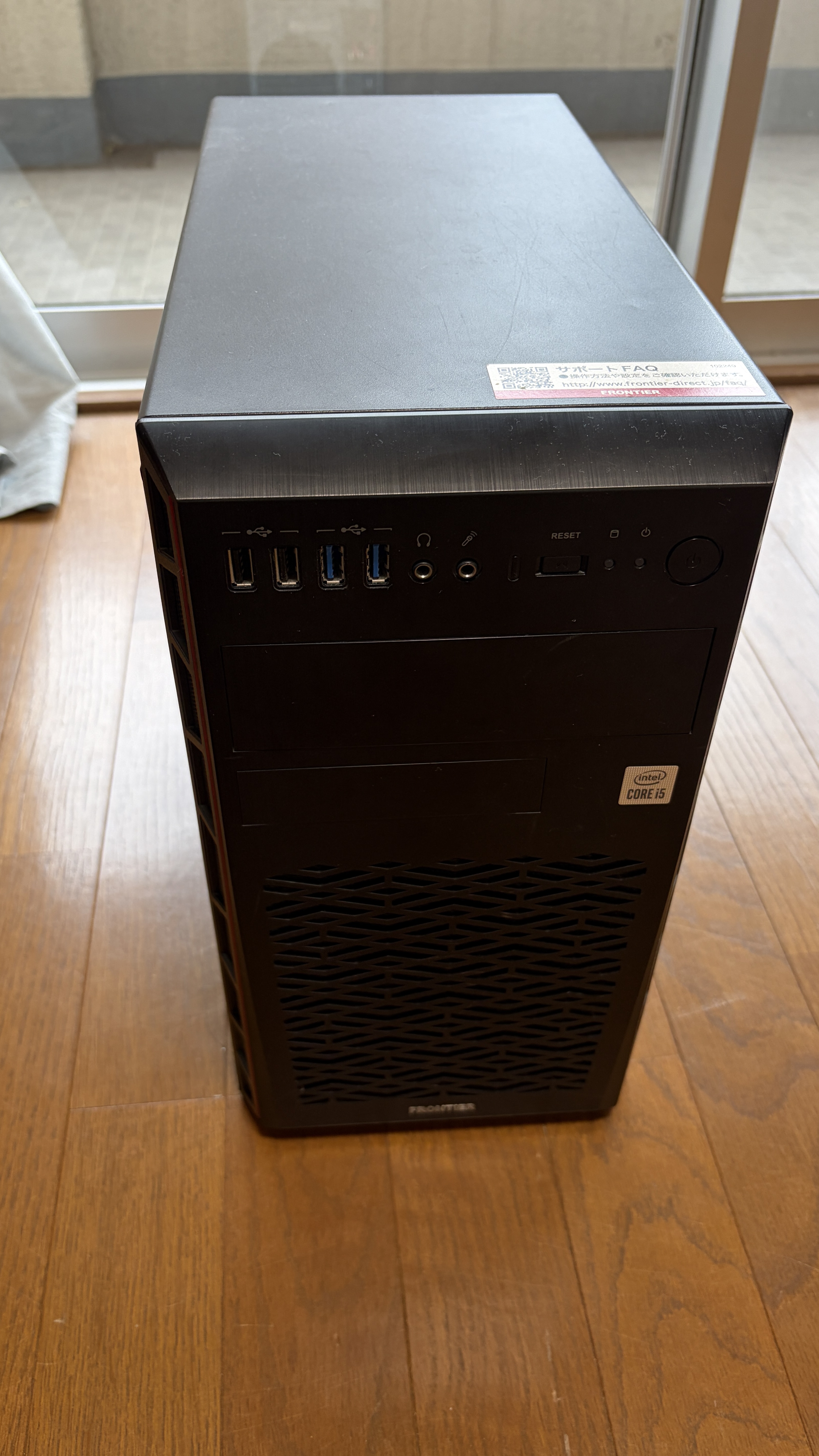 これが今回の主役、旧PC「FRONTIER FRGXB560/WS37F」。中にあるRTX 3060を、新PCに引っ越しさせる。